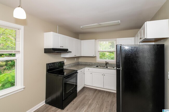 Building Photo - 557 Zinnia Ln