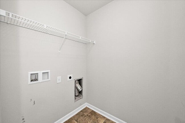 Building Photo - 4 Bedroom, 2 Bath