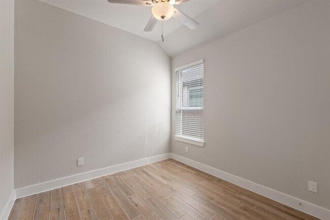 Building Photo - 10719 River Walk Dr