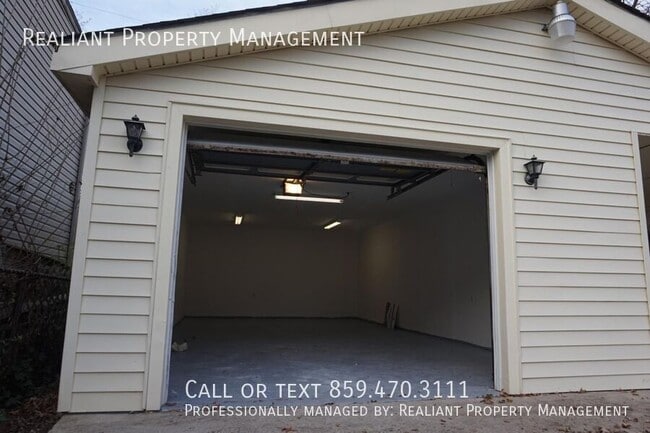 Building Photo - 2135 Tamarack Dr