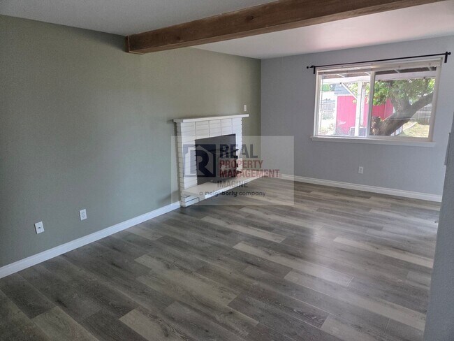 Building Photo - Recently remodeled 3 bedroom, 2.5 bath home