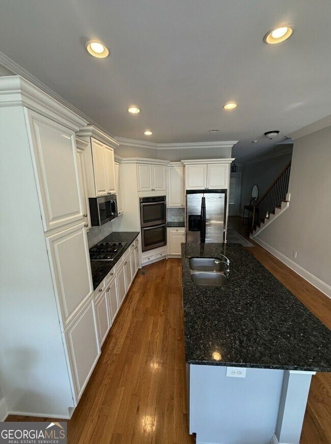 Building Photo - 1602 Chatterton Ct NE