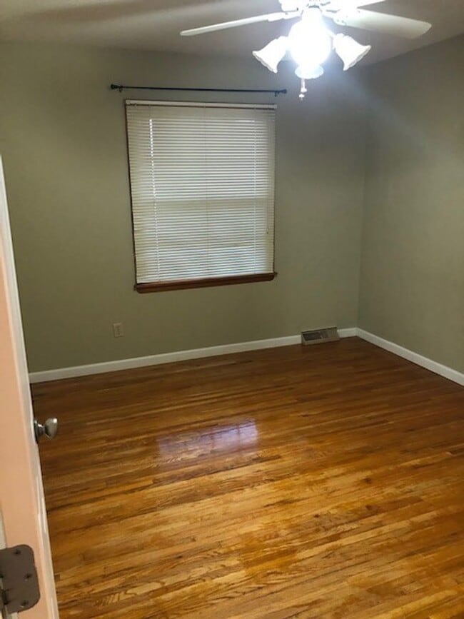 Building Photo - 3 BR 2 BA Ranch