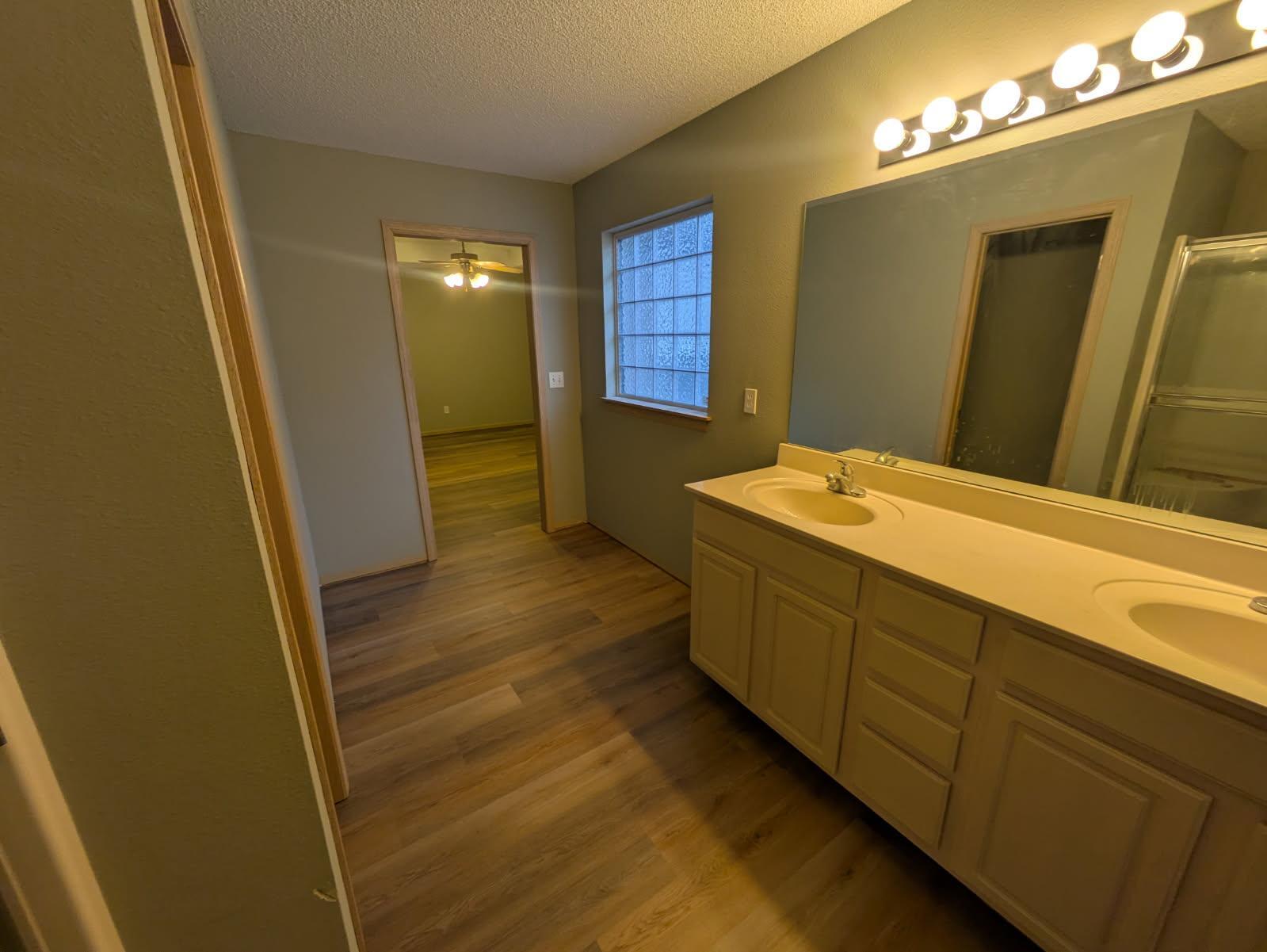 Building Photo - 2013 Hickoryleaf Ln