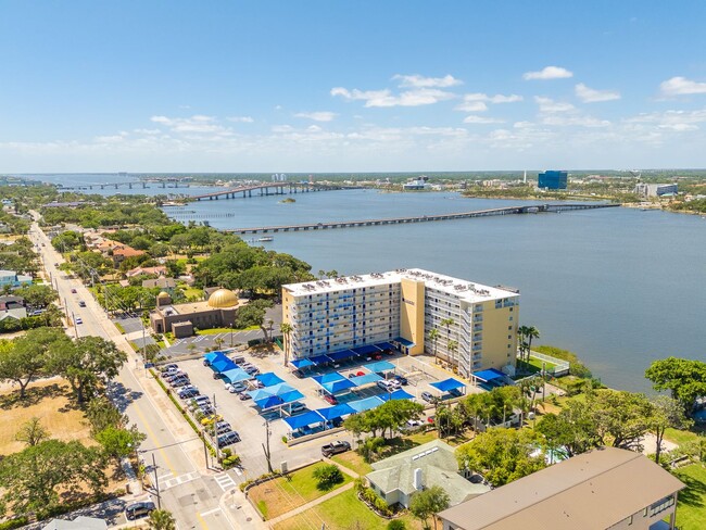 Building Photo - First Floor Riverfront Condo