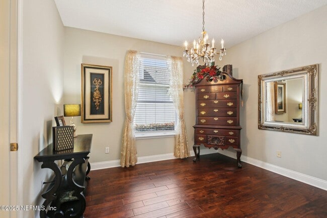 Building Photo - 717 E Dorchester Dr