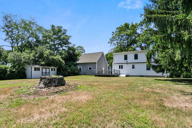 Building Photo - 328 Alma Dr