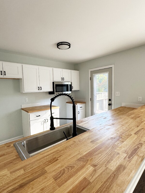 Building Photo - 599 Moriston Rd