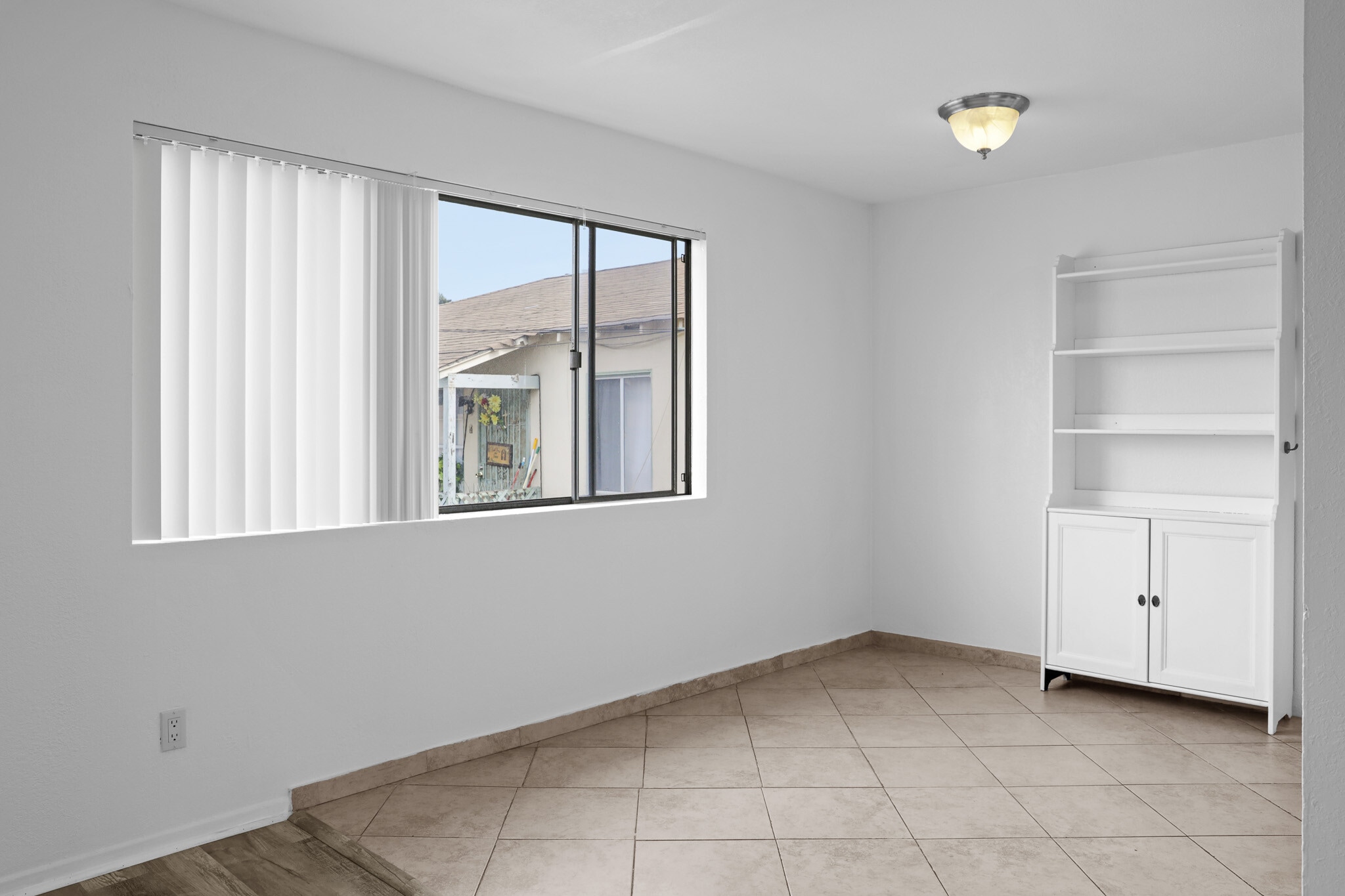 Building Photo - 324 Stepney St