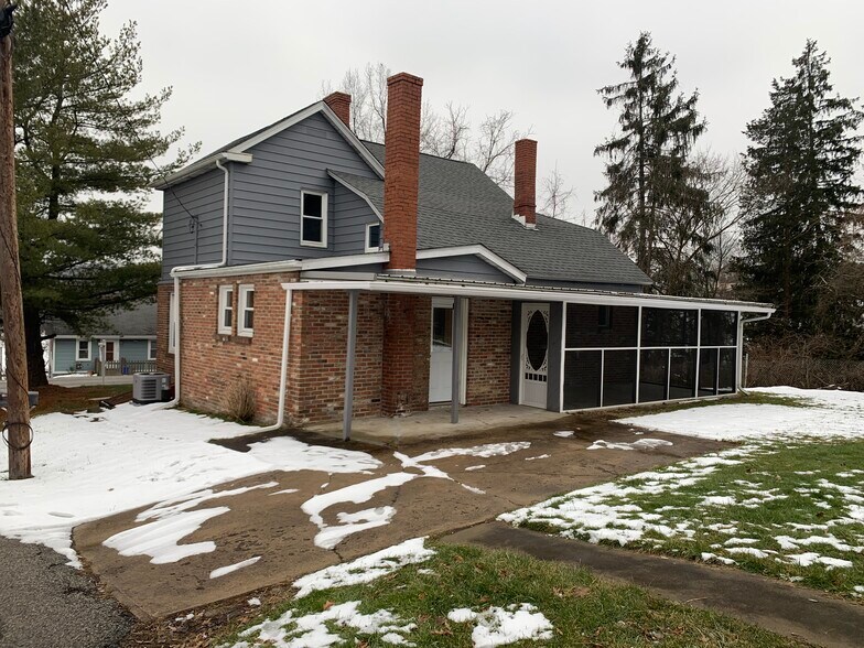 Building Photo - 593 Locust Ave