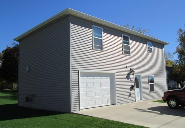 Primary Photo - 755 N Washington St