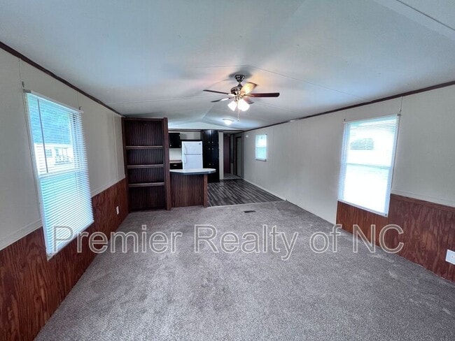 Building Photo - 273 Deer Run Dr
