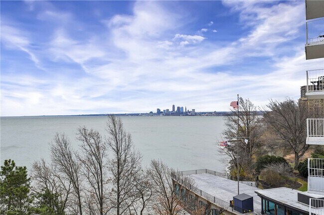 Building Photo - 12700 Lake Ave