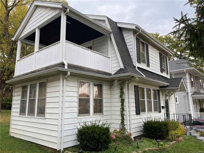 Building Photo - 743 Clark Ave