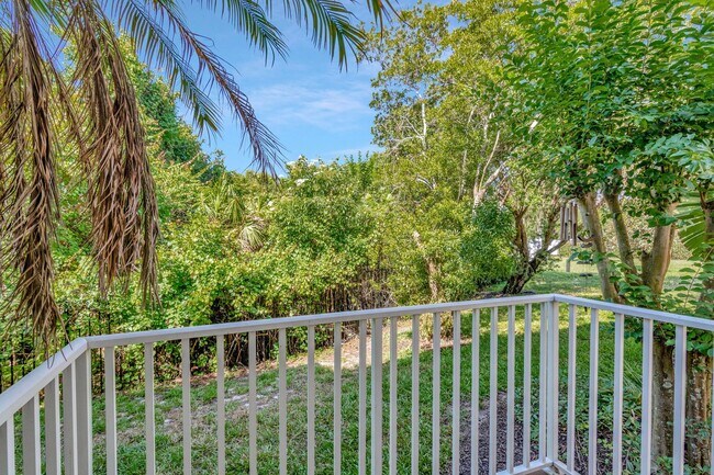 Building Photo - Great Townhouse in Gated Community