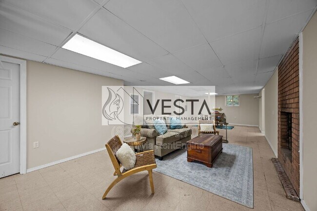 Building Photo - 90 Knob Hill Rd