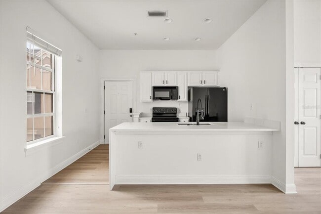 Building Photo - 1316 Lake Baldwin Ln