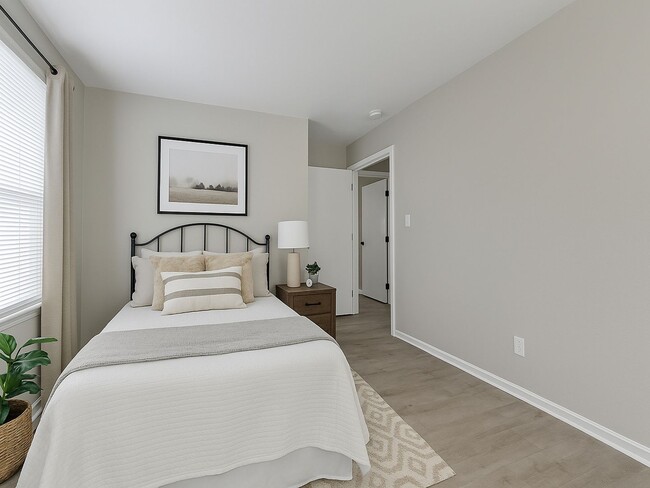 Building Photo - Charming 3-Bed, 2-Bath Home in Lee’s Summit | Cul-de-Sac, Fireplace & Fenced Yard