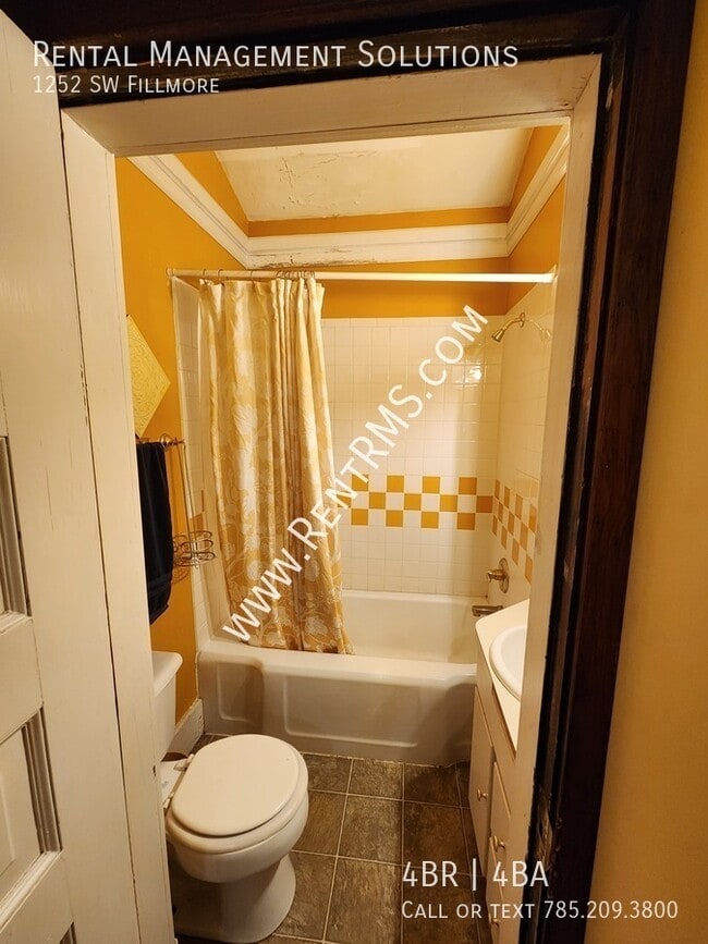 Building Photo - 1252 SW Fillmore-