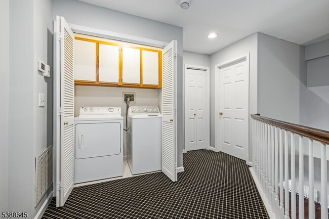 Building Photo - 10 Conklin Ct