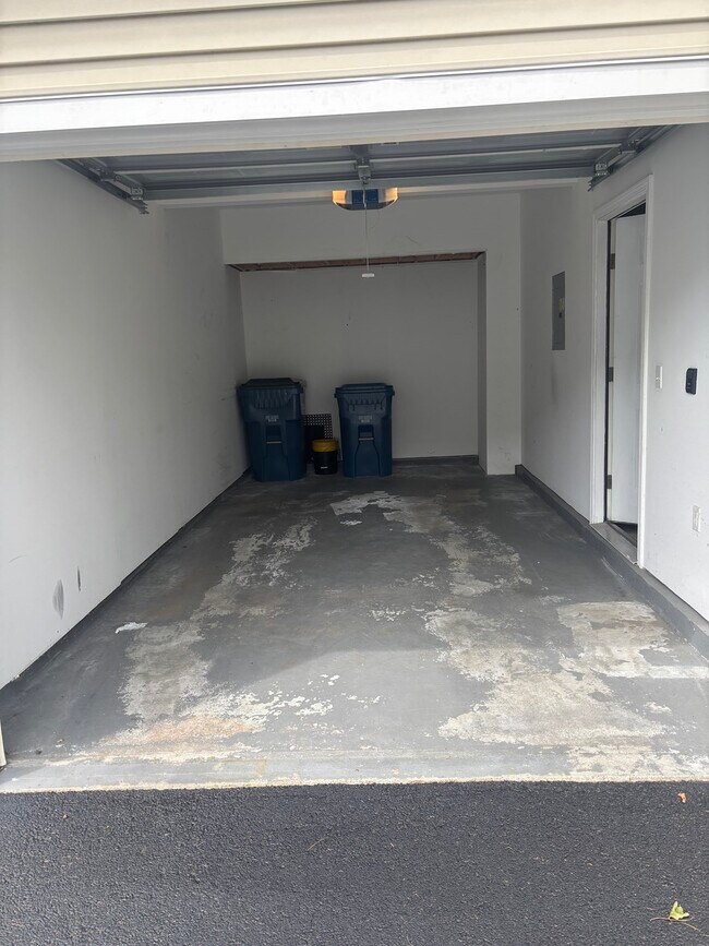 Building Photo - 66 Evergreen Cir