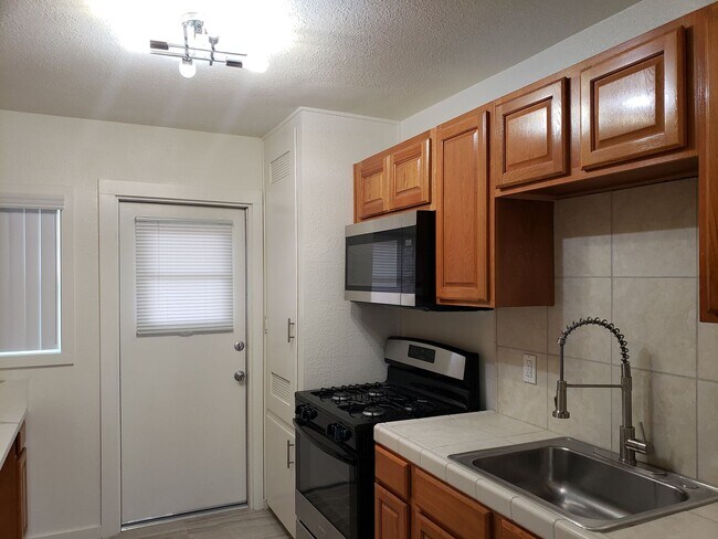 Primary Photo - Newly Remodeled 1 Bedroom Unit in Orange