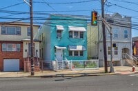 Building Photo - 404 Danforth Ave