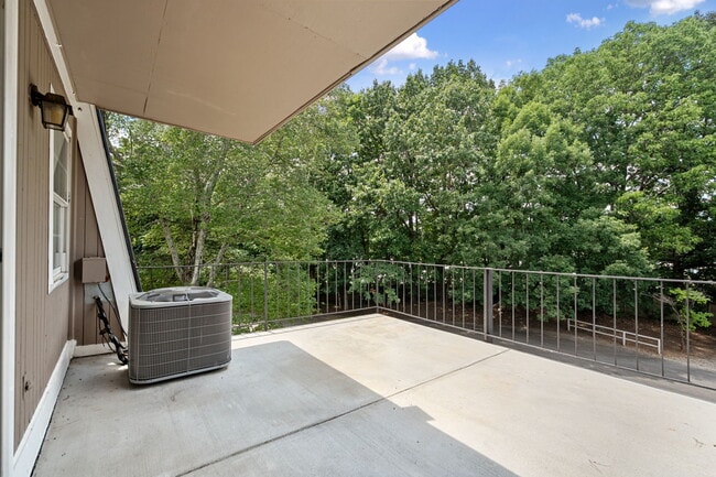 Building Photo - 315 Winding River Dr