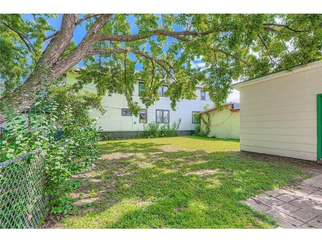 Building Photo - 610 Fairview Ave N