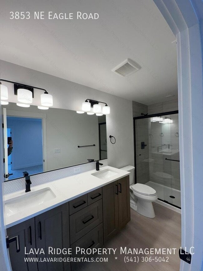 Building Photo - 3853 NE Eagle Rd