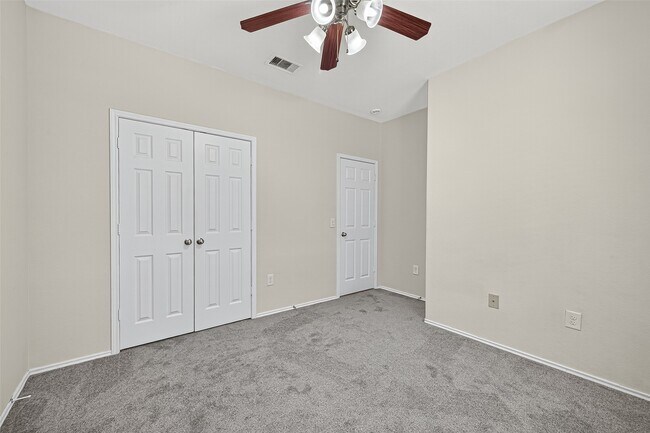 Building Photo - 1403 S Maple Dr