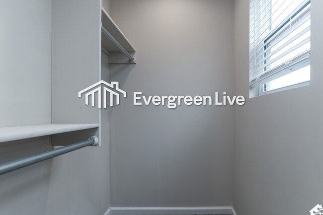 Building Photo - 108 Burlington Dr