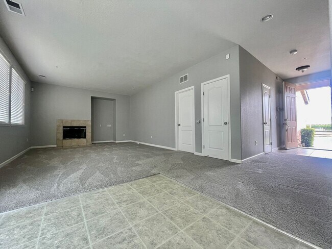 Building Photo - Turn Key 4 bedroom 2.5 bath in Brentwood!