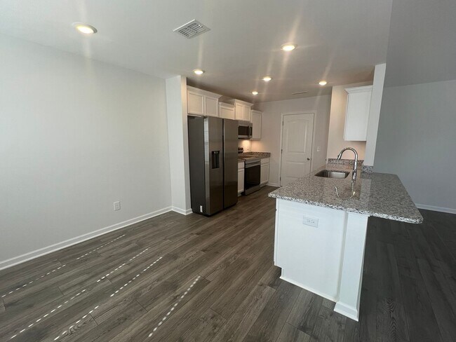 Building Photo - 23 Country Cir