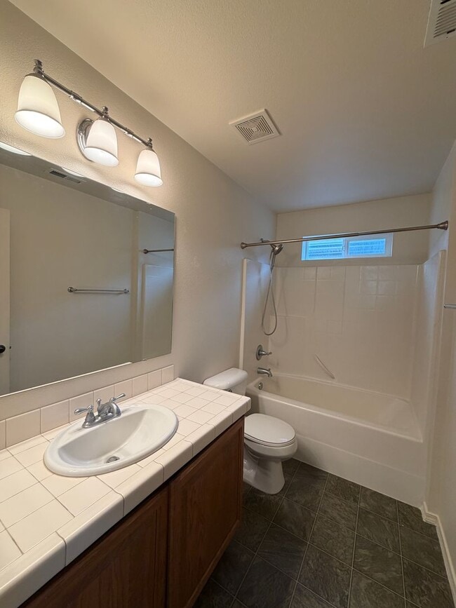 Building Photo - 4244 Edgewater Blvd NE