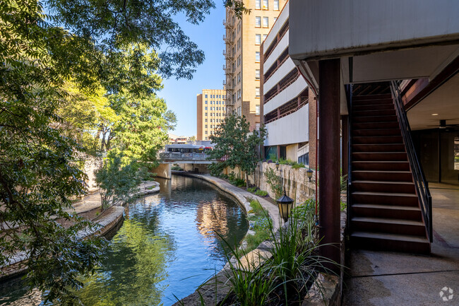 Riverwalk - The Travis Building