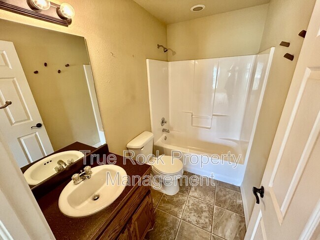 Building Photo - 1109 Emily Ln