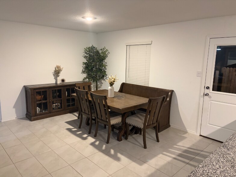 Building Photo - 2853 Cobbleview Dr