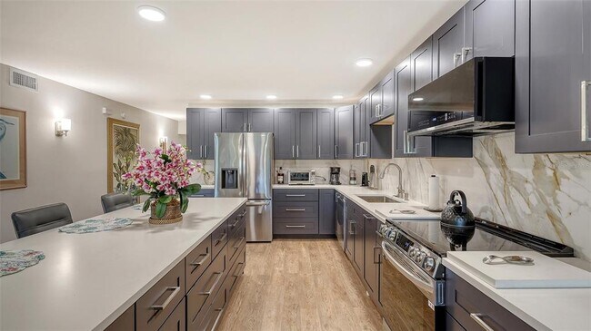 Building Photo - 5757 Gulf of Mexico Dr