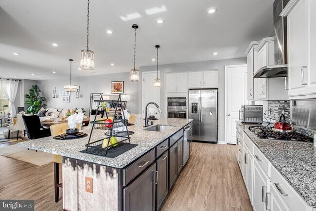 Building Photo - 12950 Blue Sky Pl