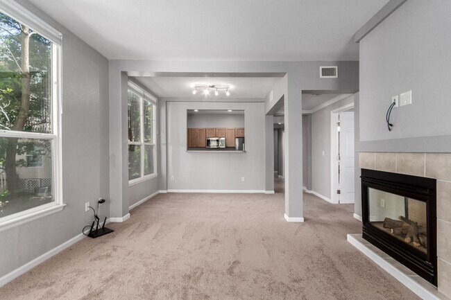 Building Photo - 2BD, 2BA City Park West Condo with 2 Garag...