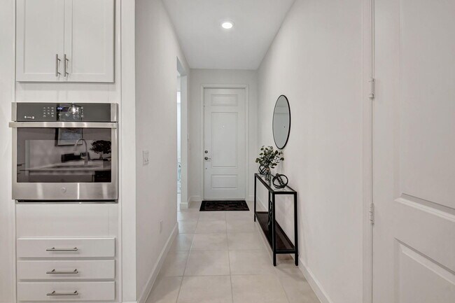 Building Photo - 14481 Highland Center Way