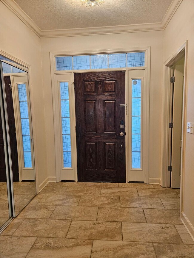 Building Photo - Stunning Executive Custom Built Home with Elite Appliances