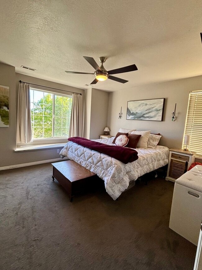 Building Photo - GORGEOUS Townhome!!!