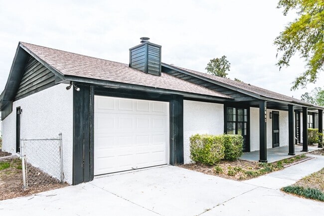 Building Photo - 3BR Home in Shell Point – Sunroom | Garage | Prime Location