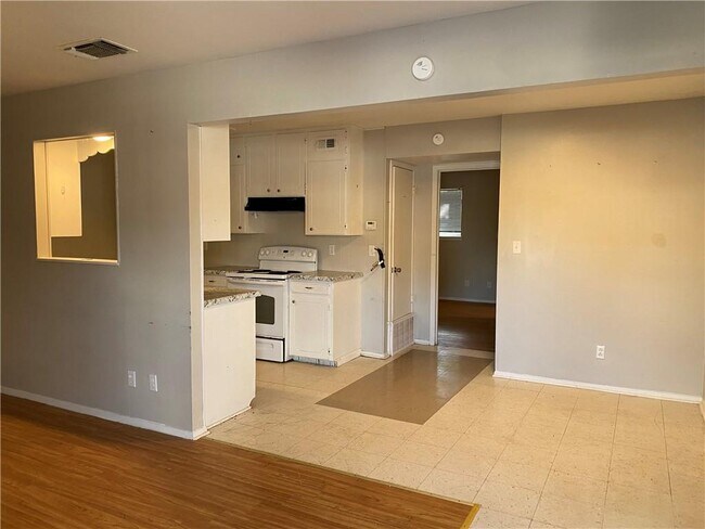 Building Photo - 1053 Linde Ave