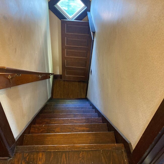 Building Photo - 208 S Main St