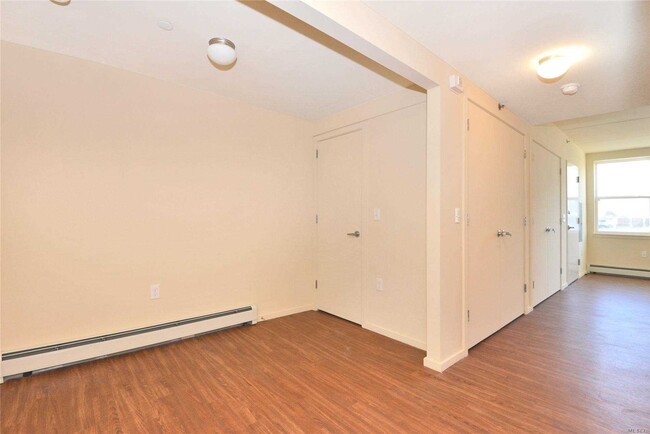 Building Photo - 420 Schroeders Ave