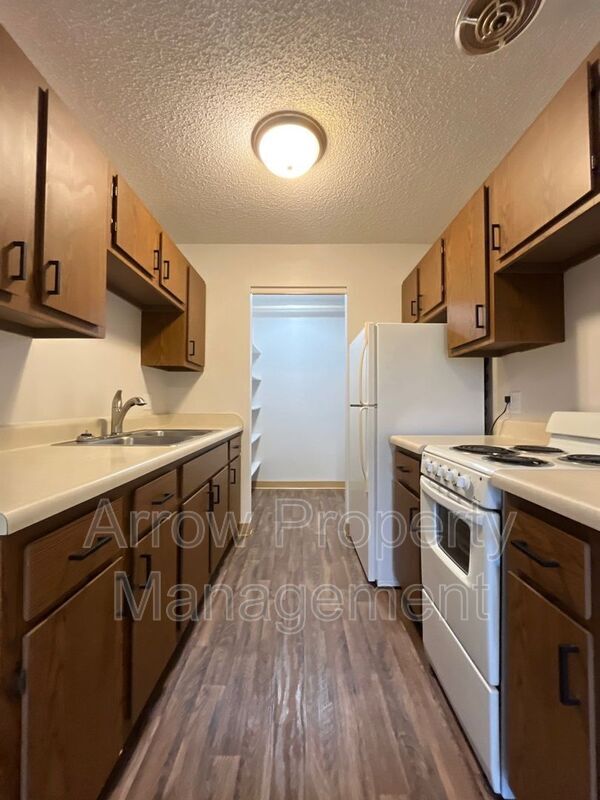 Building Photo - 11141 N 137th St