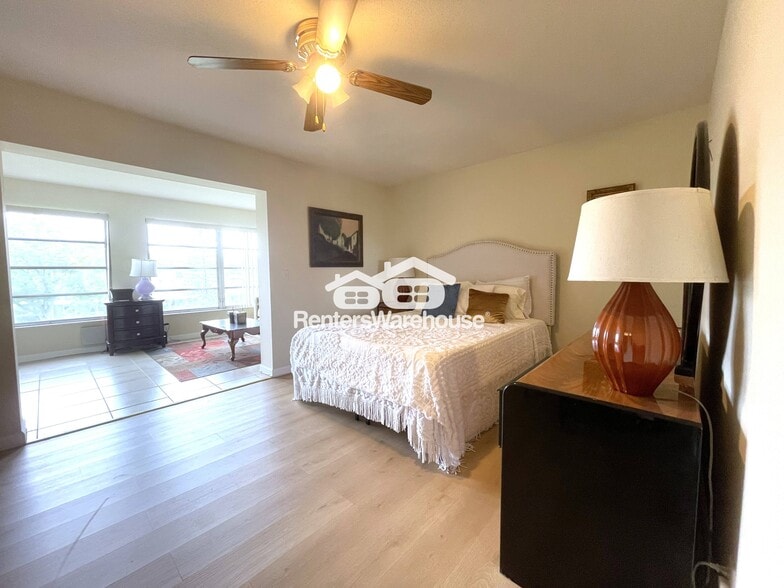 Building Photo - 2042 Australia Way E